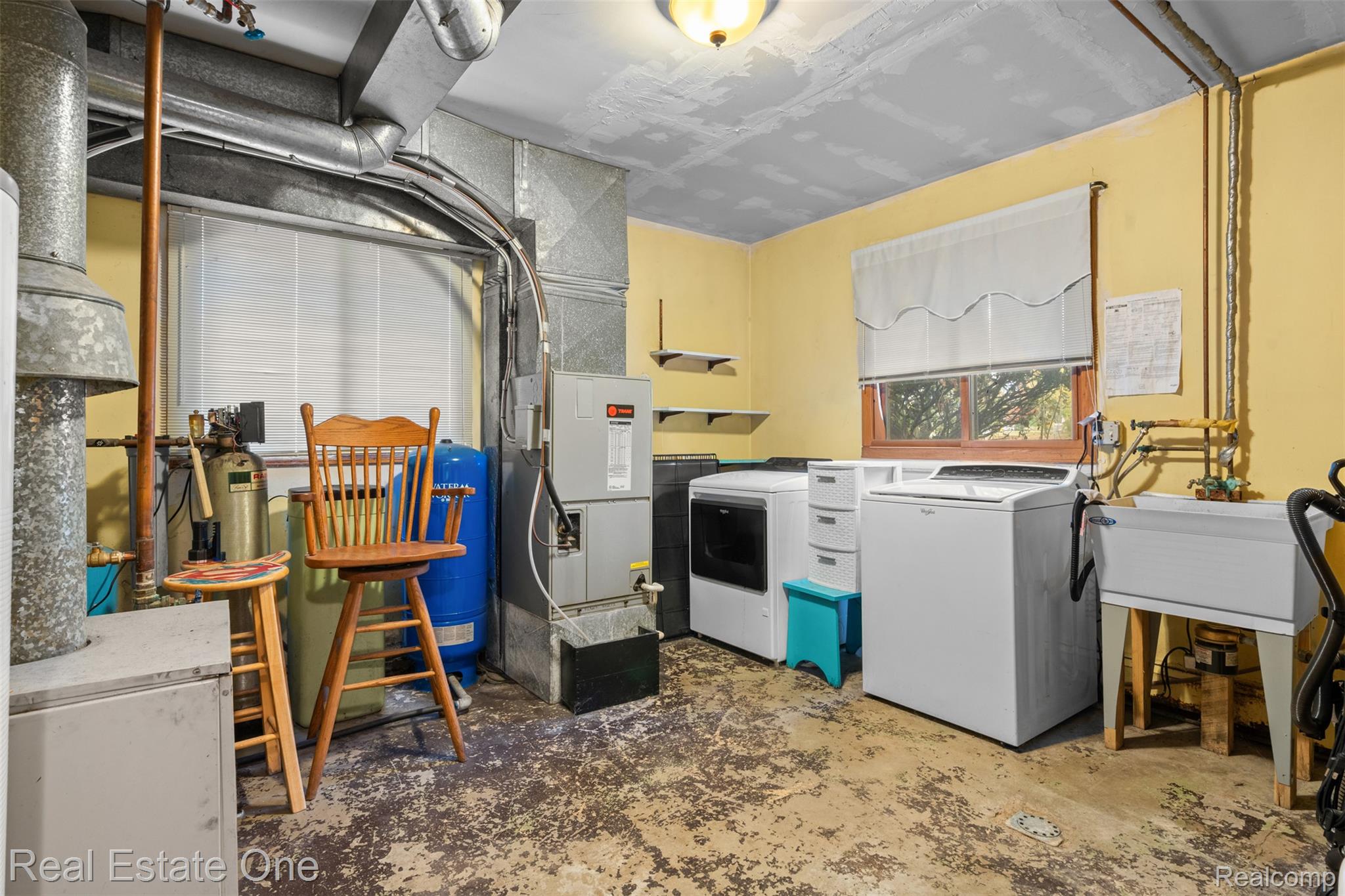 5122 Elizabeth Lane