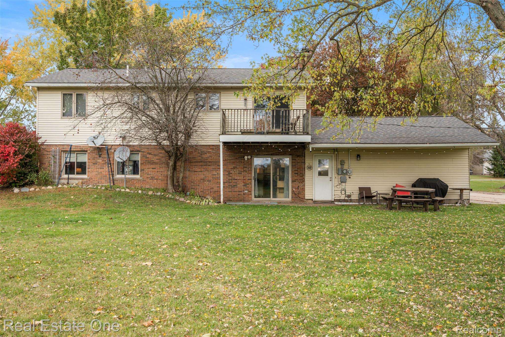 5122 Elizabeth Lane