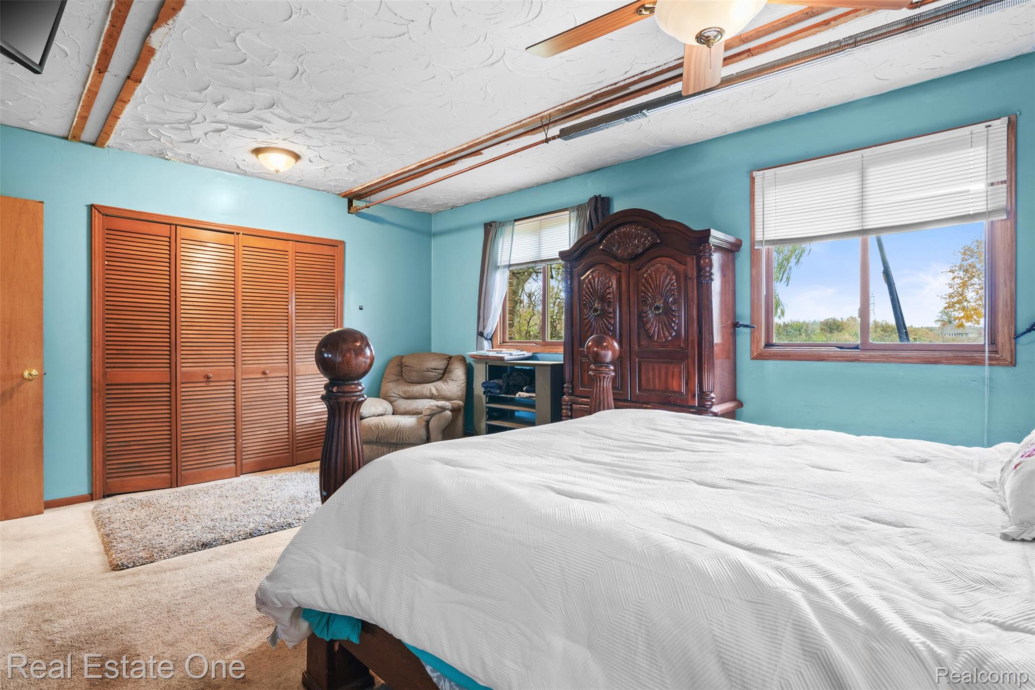 5122 Elizabeth Lane