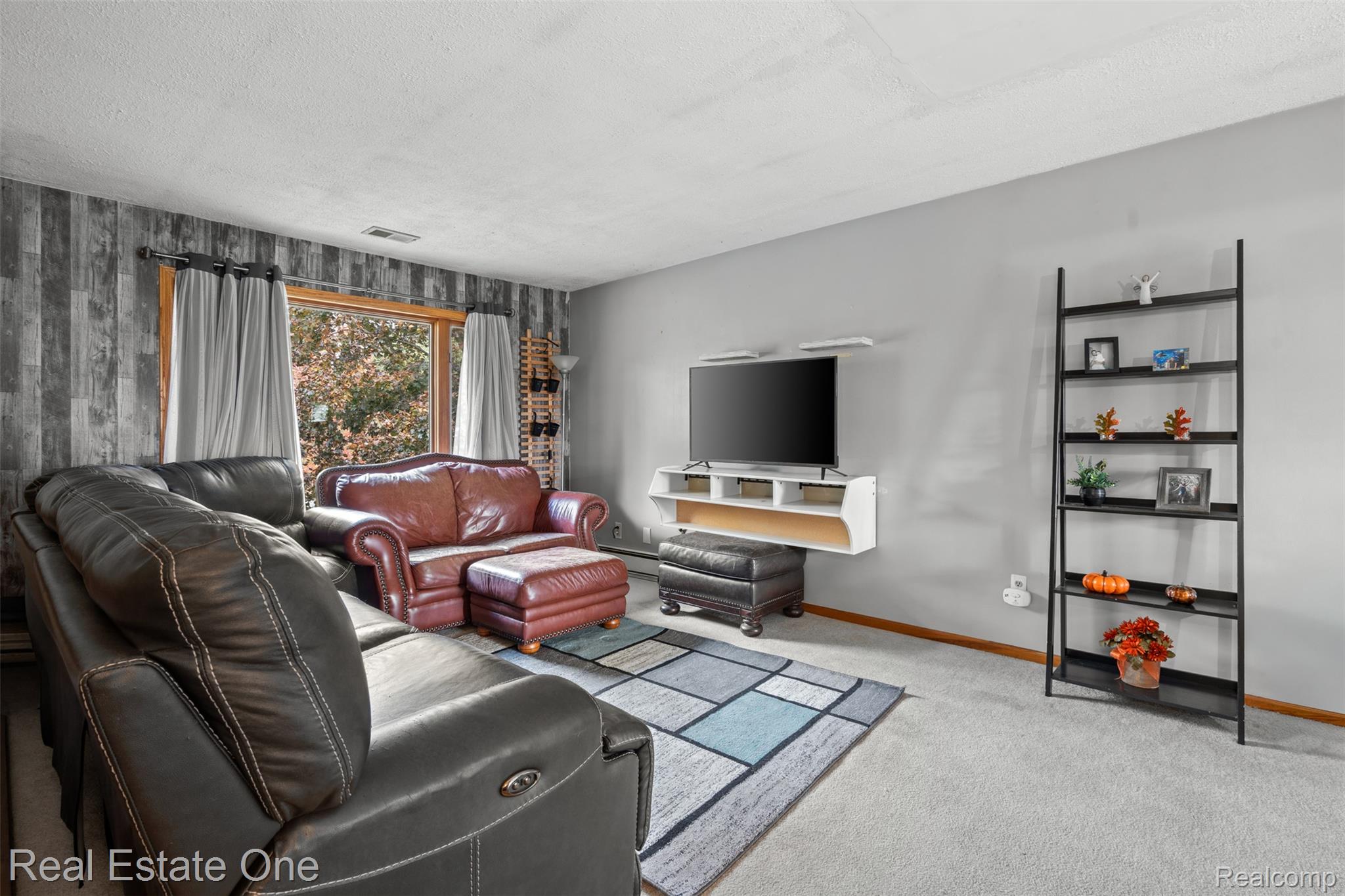 5122 Elizabeth Lane
