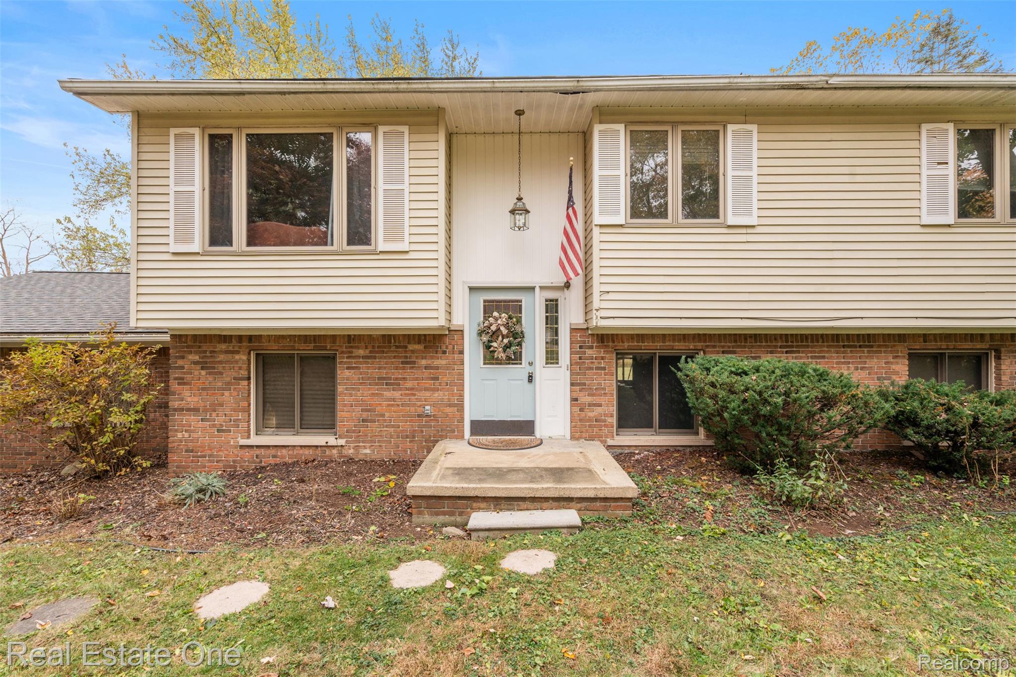 5122 Elizabeth Lane