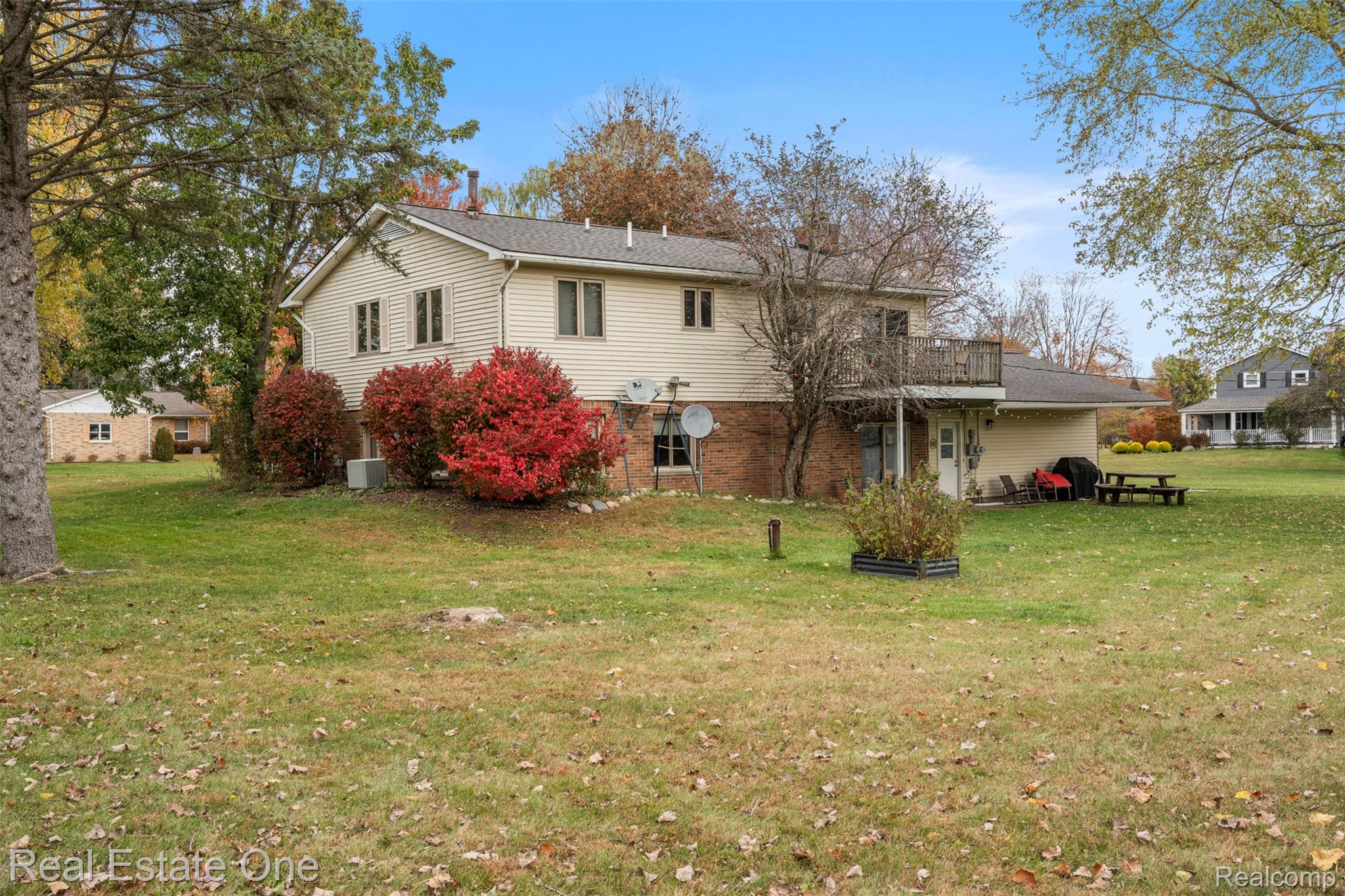 5122 Elizabeth Lane