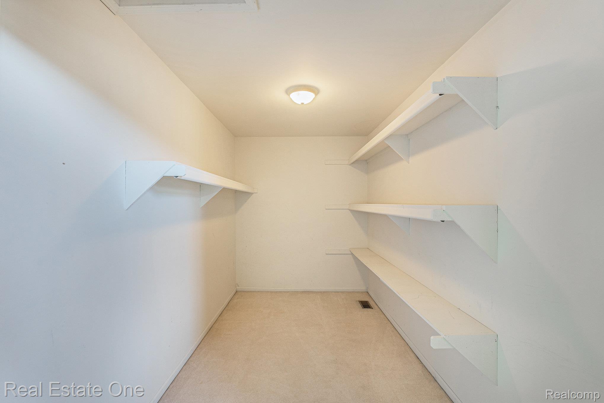 48082 Prestwyck Drive