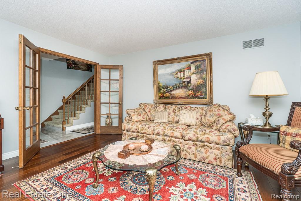 1574 Devonshire Drive