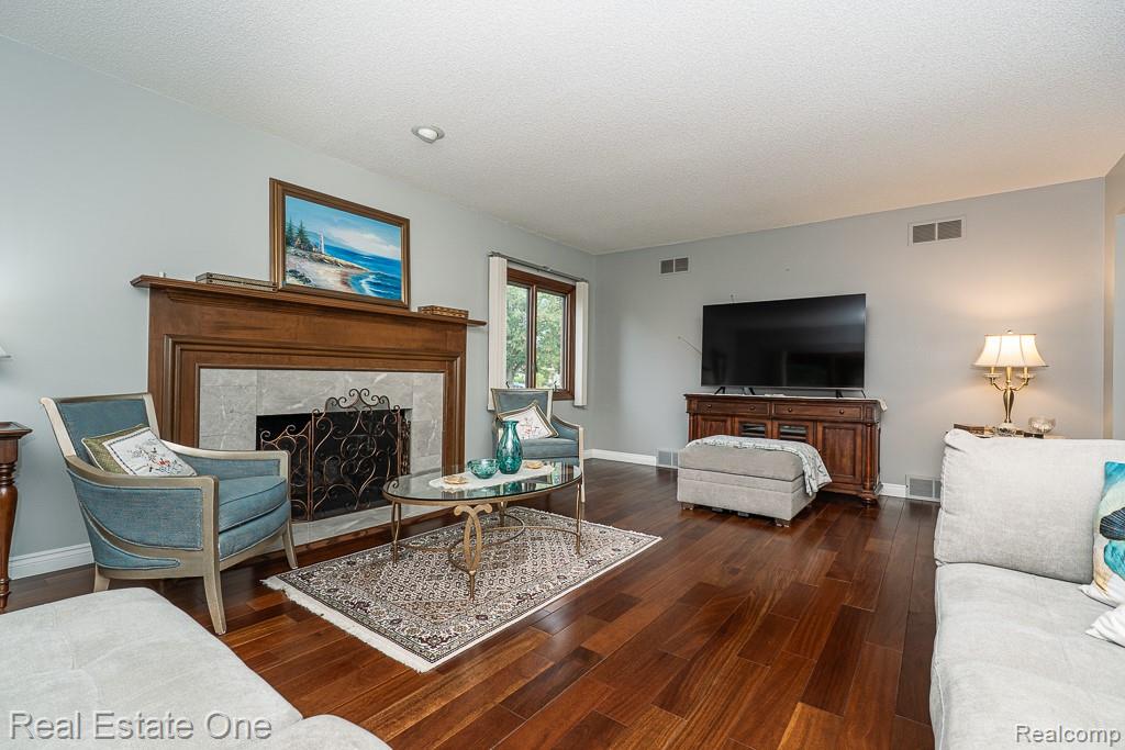 1574 Devonshire Drive