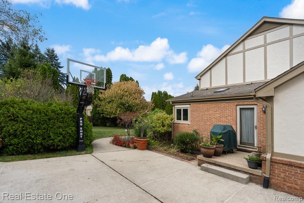 1574 Devonshire Drive