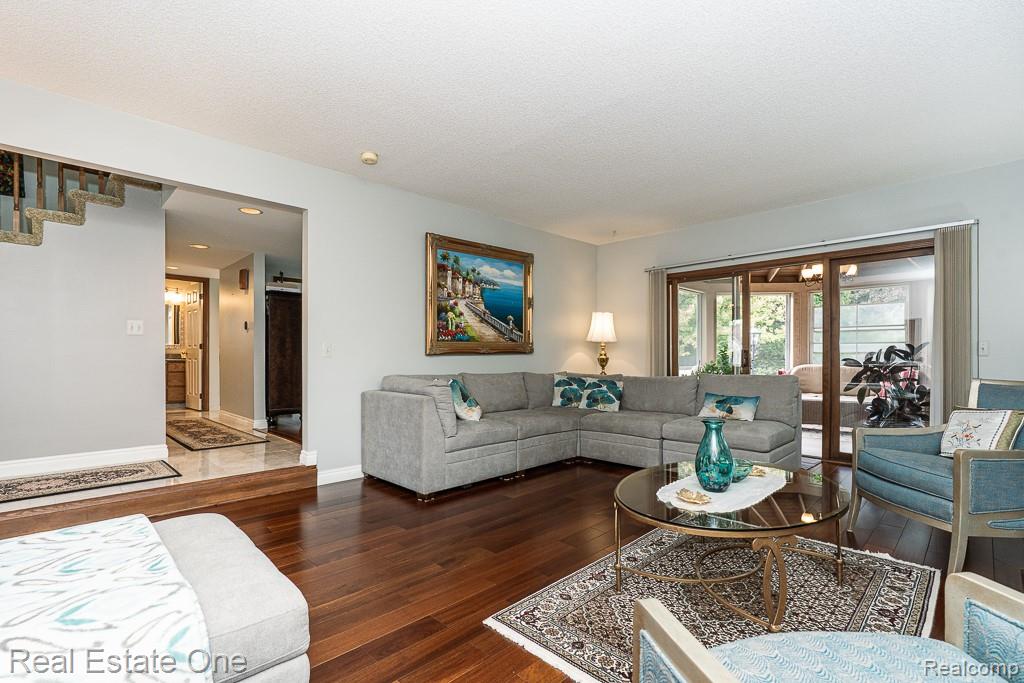 1574 Devonshire Drive