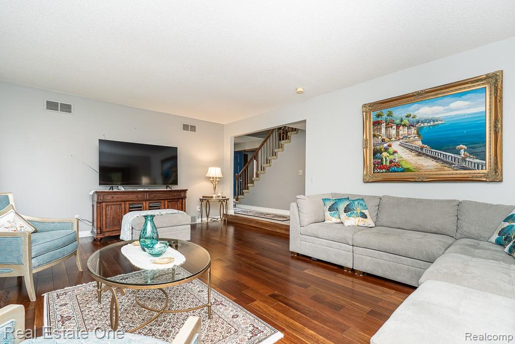 1574 Devonshire Drive