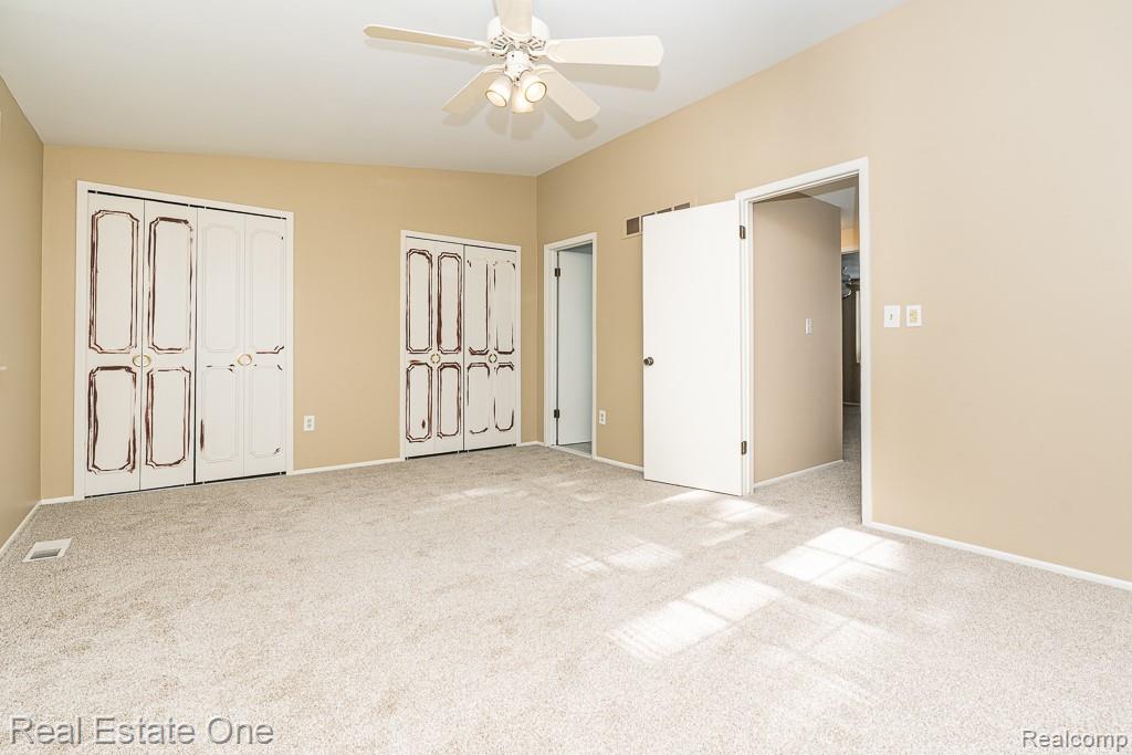 5075 Buckingham Drive