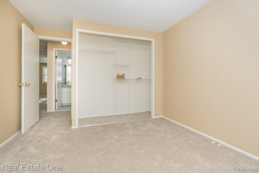 5075 Buckingham Drive