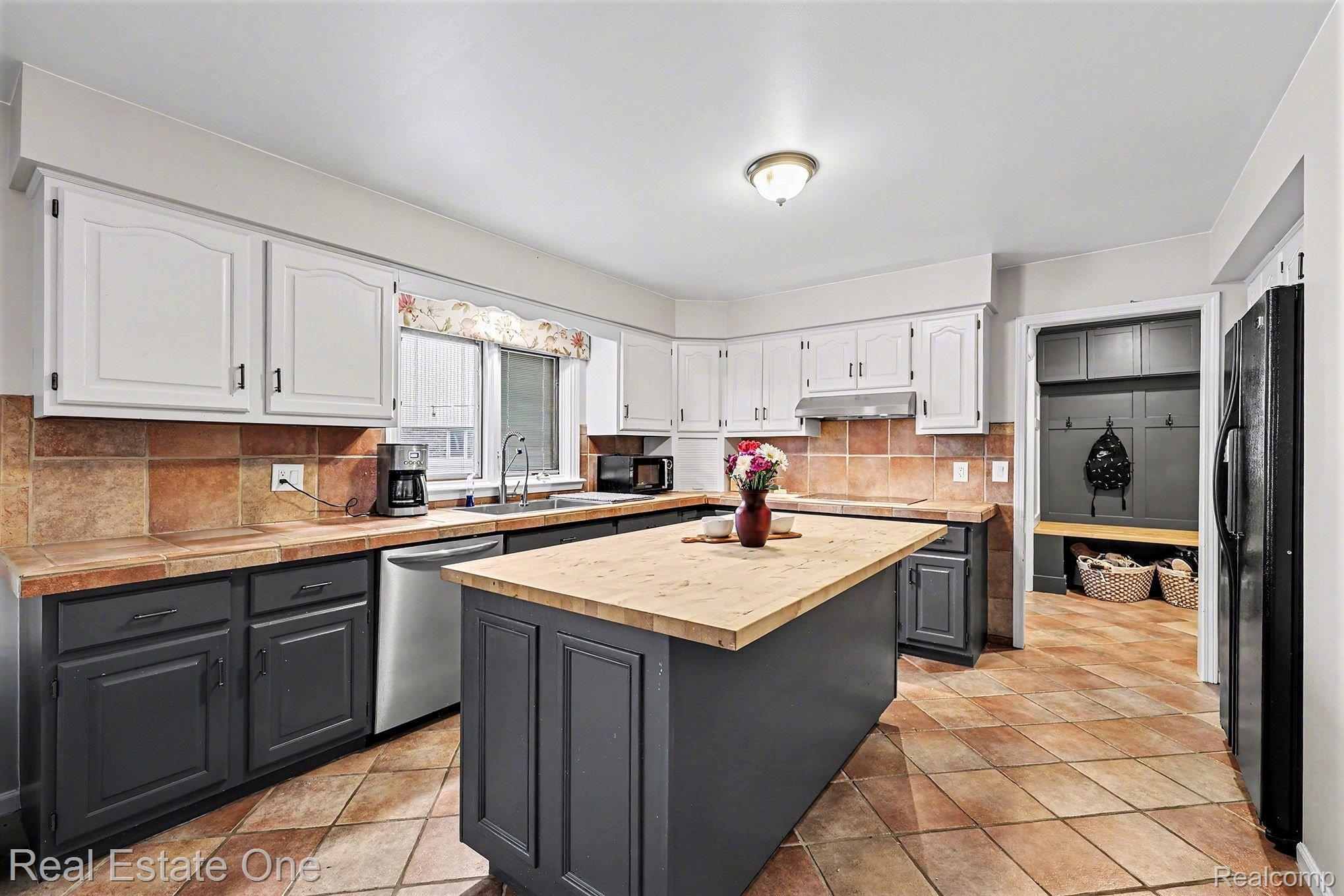 54990 Sherwood Lane