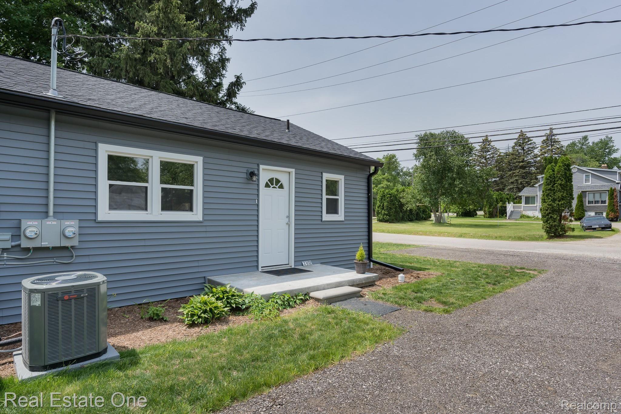 2392 W AUBURN Road