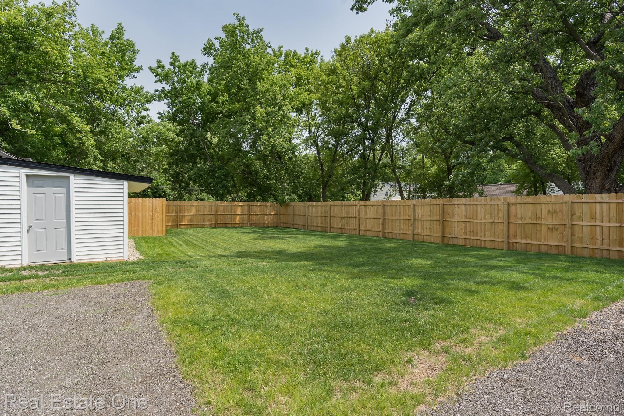 2392 W AUBURN Road