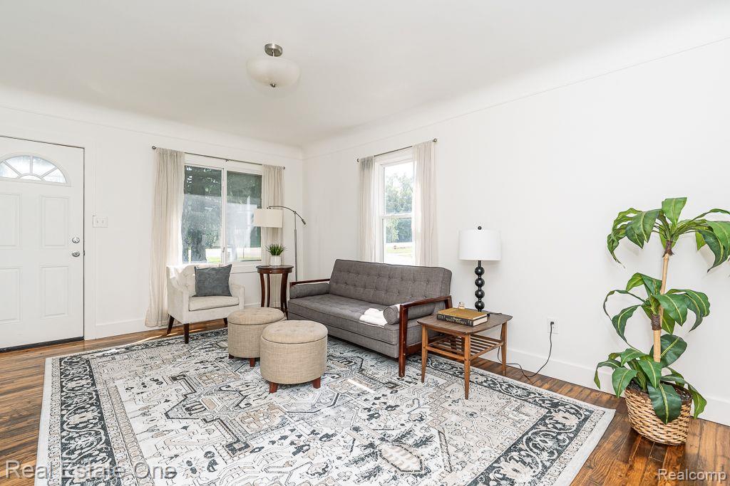 2392 W AUBURN Road