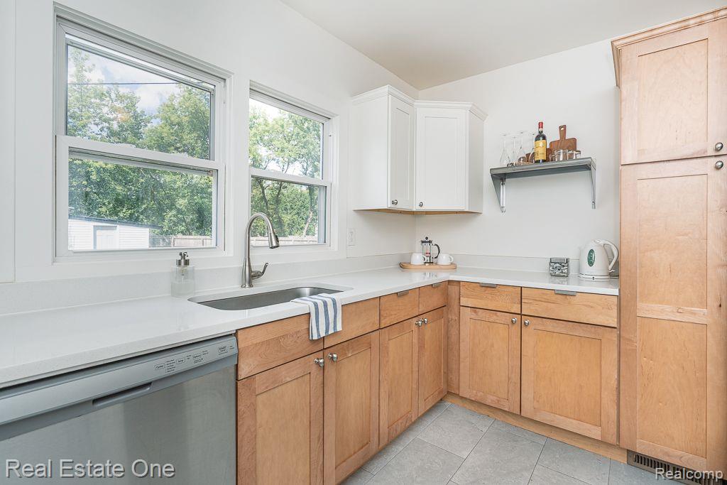 2392 W AUBURN Road