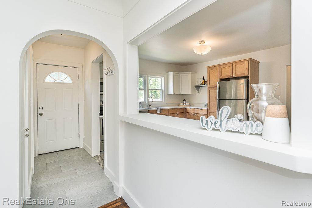 2392 W AUBURN Road