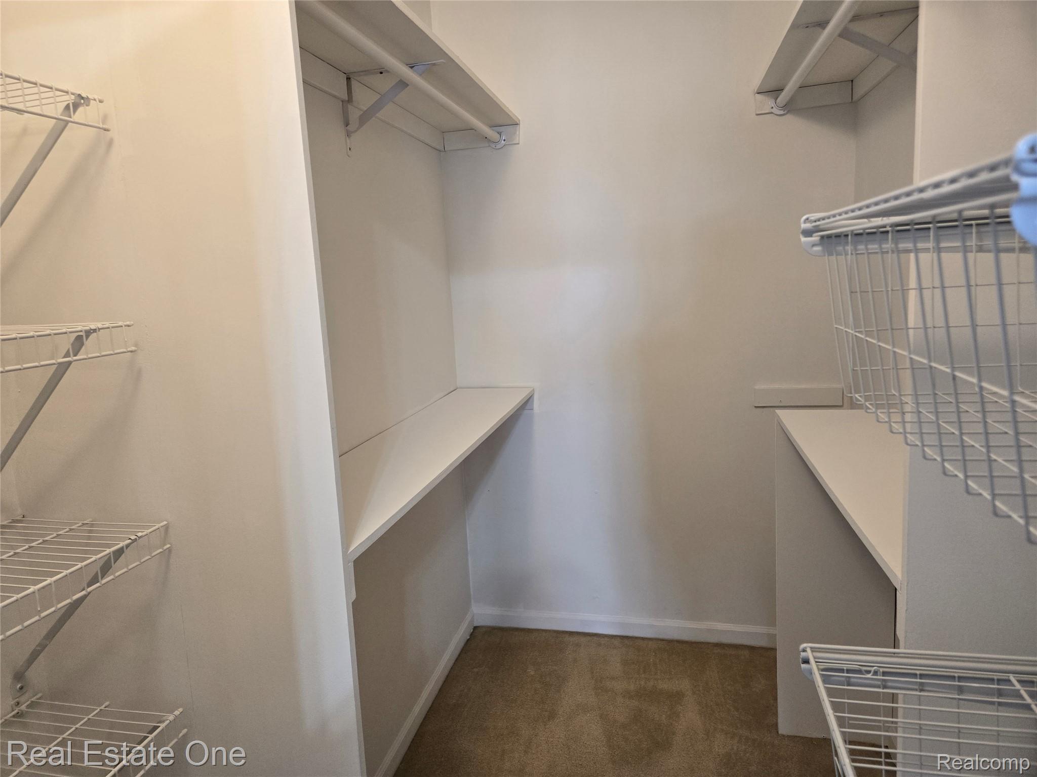 1716 DEEPWOOD Circle Unit: 43