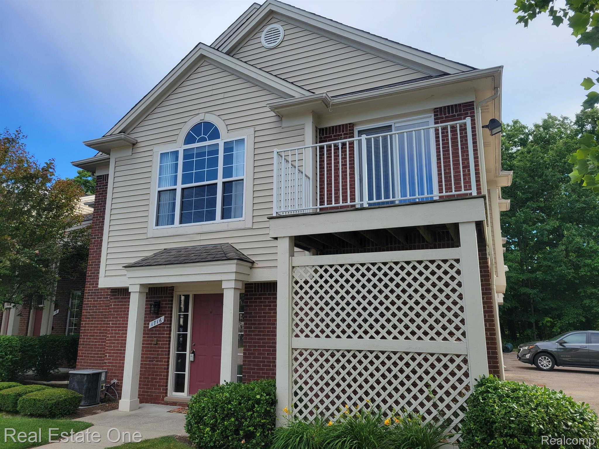 1716 DEEPWOOD Circle Unit: 43