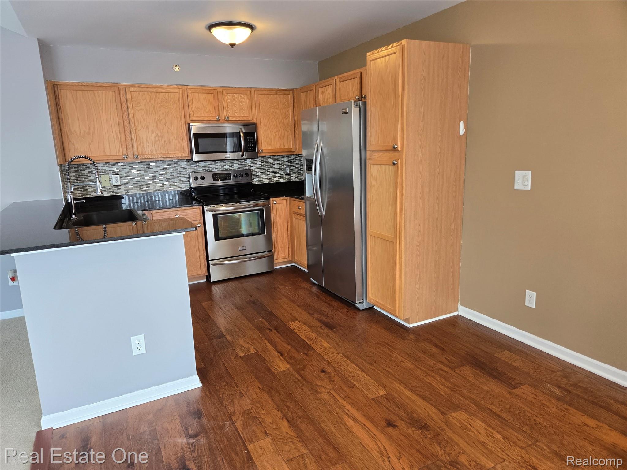 1716 DEEPWOOD Circle Unit: 43
