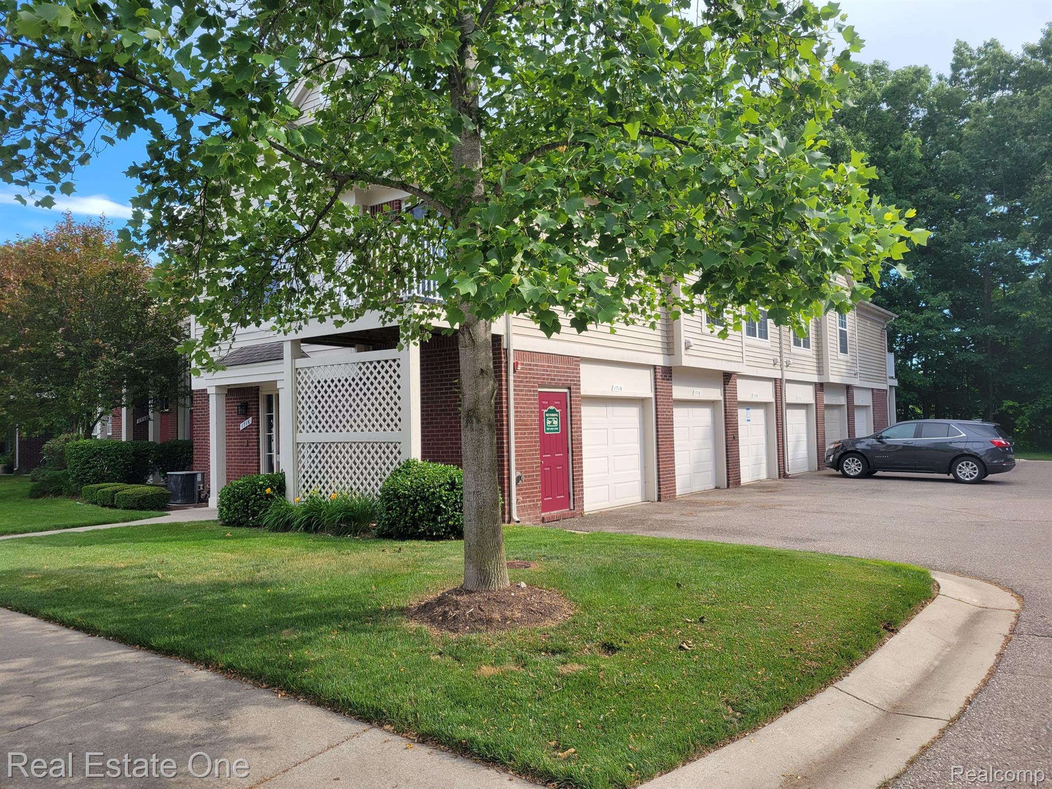 1716 DEEPWOOD Circle Unit: 43