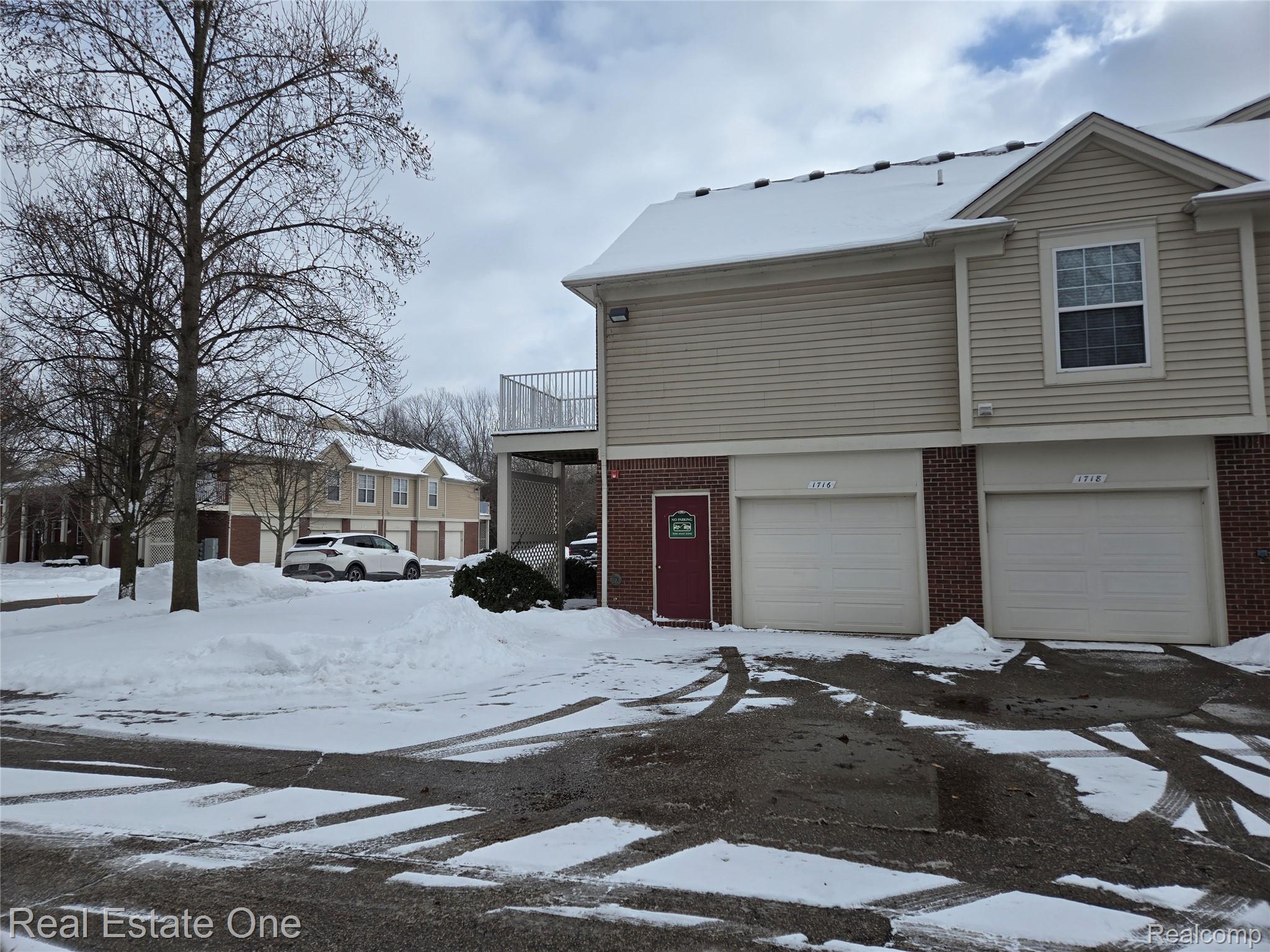 1716 DEEPWOOD Circle Unit: 43