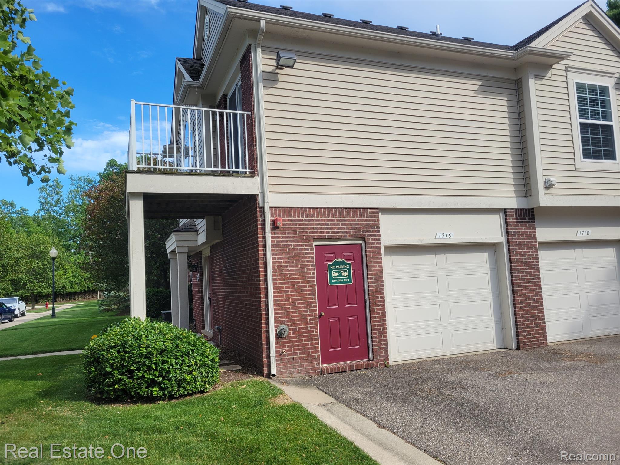 1716 DEEPWOOD Circle Unit: 43