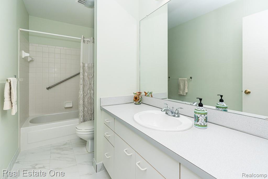 1903 Eagle Pointe
