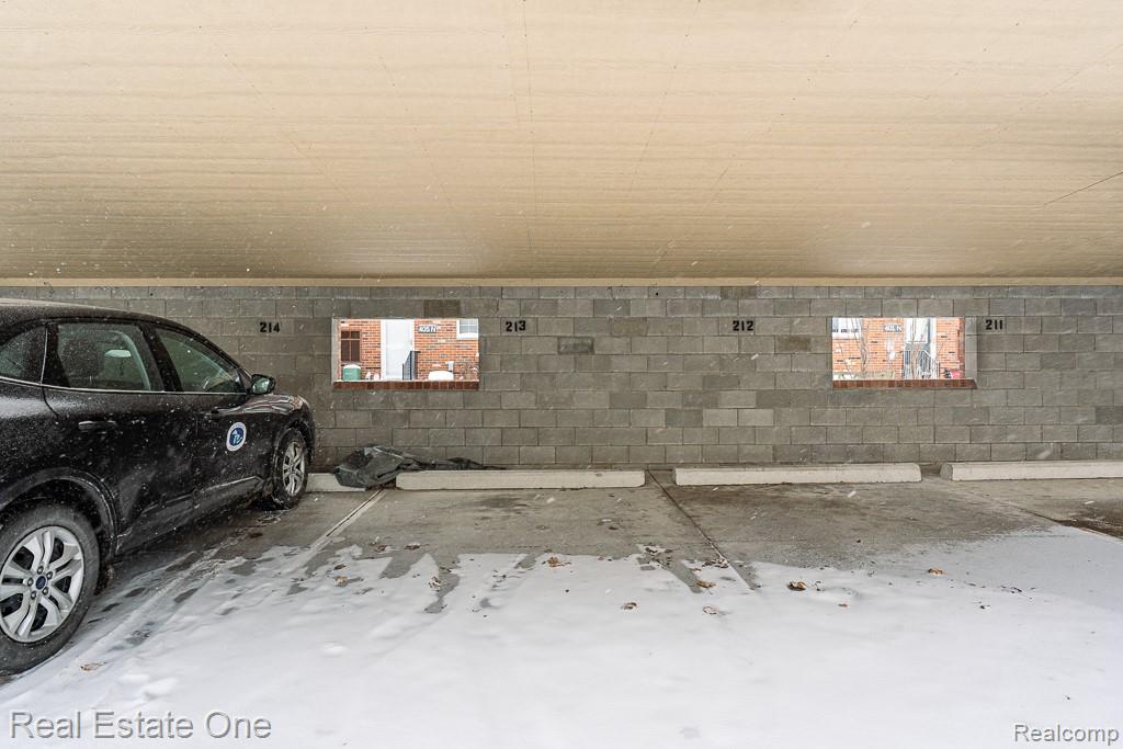 409 Fox Hills Drive N Unit: 95