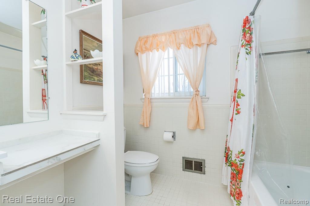 409 Fox Hills Drive N Unit: 95