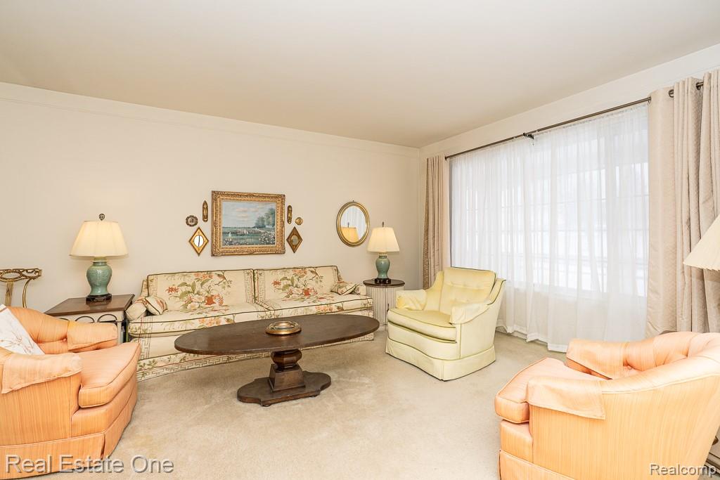 409 Fox Hills Drive N Unit: 95