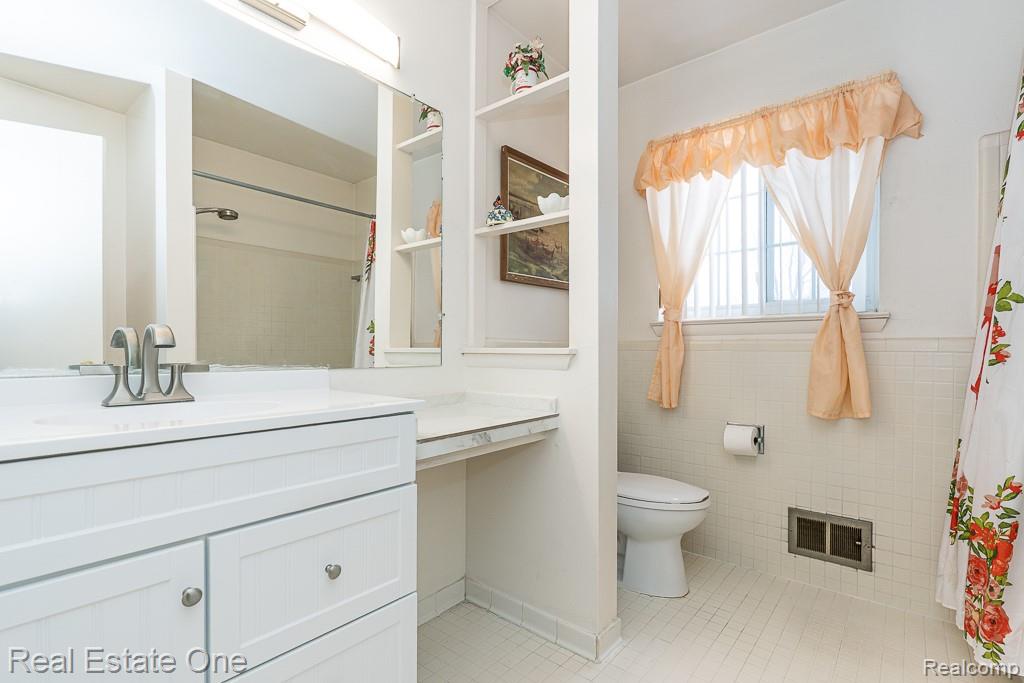 409 Fox Hills Drive N Unit: 95
