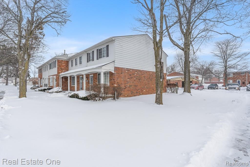 409 Fox Hills Drive N Unit: 95