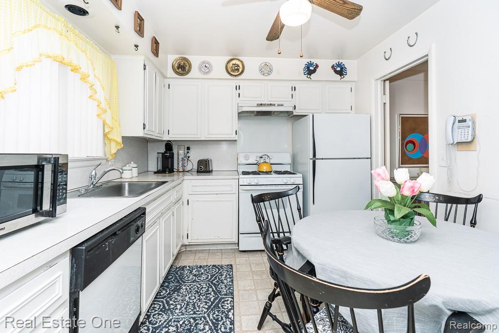 409 Fox Hills Drive N Unit: 95
