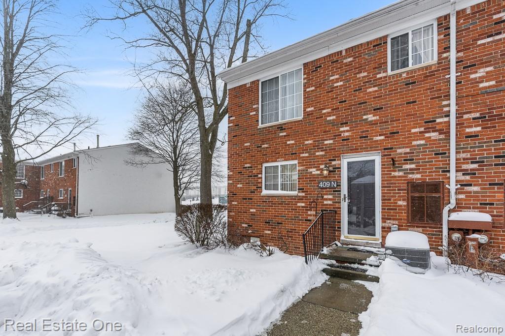 409 Fox Hills Drive N Unit: 95