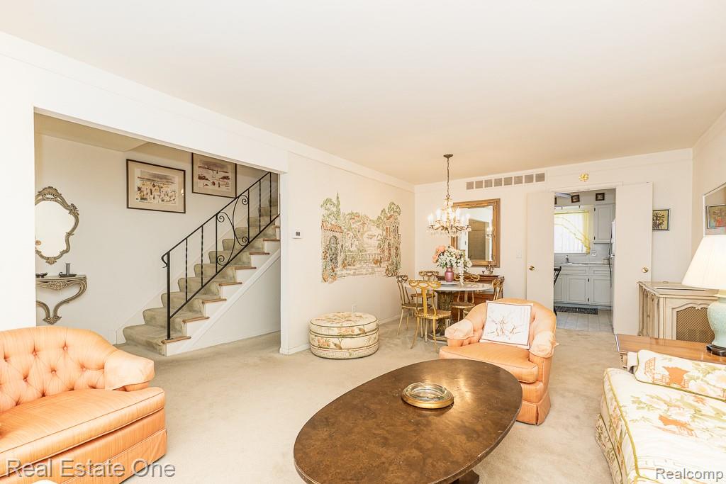 409 Fox Hills Drive N Unit: 95