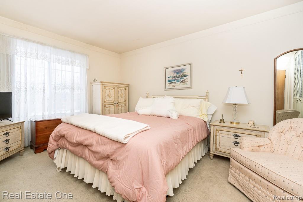 409 Fox Hills Drive N Unit: 95