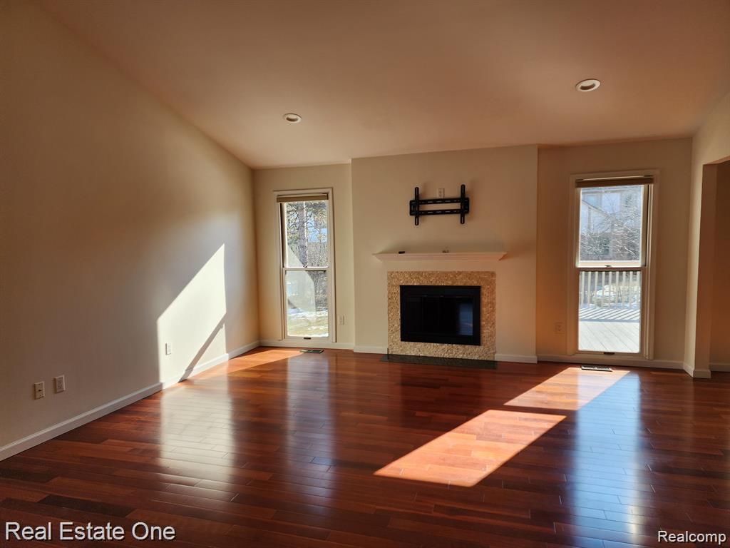 492 BUTTERCUP Drive
