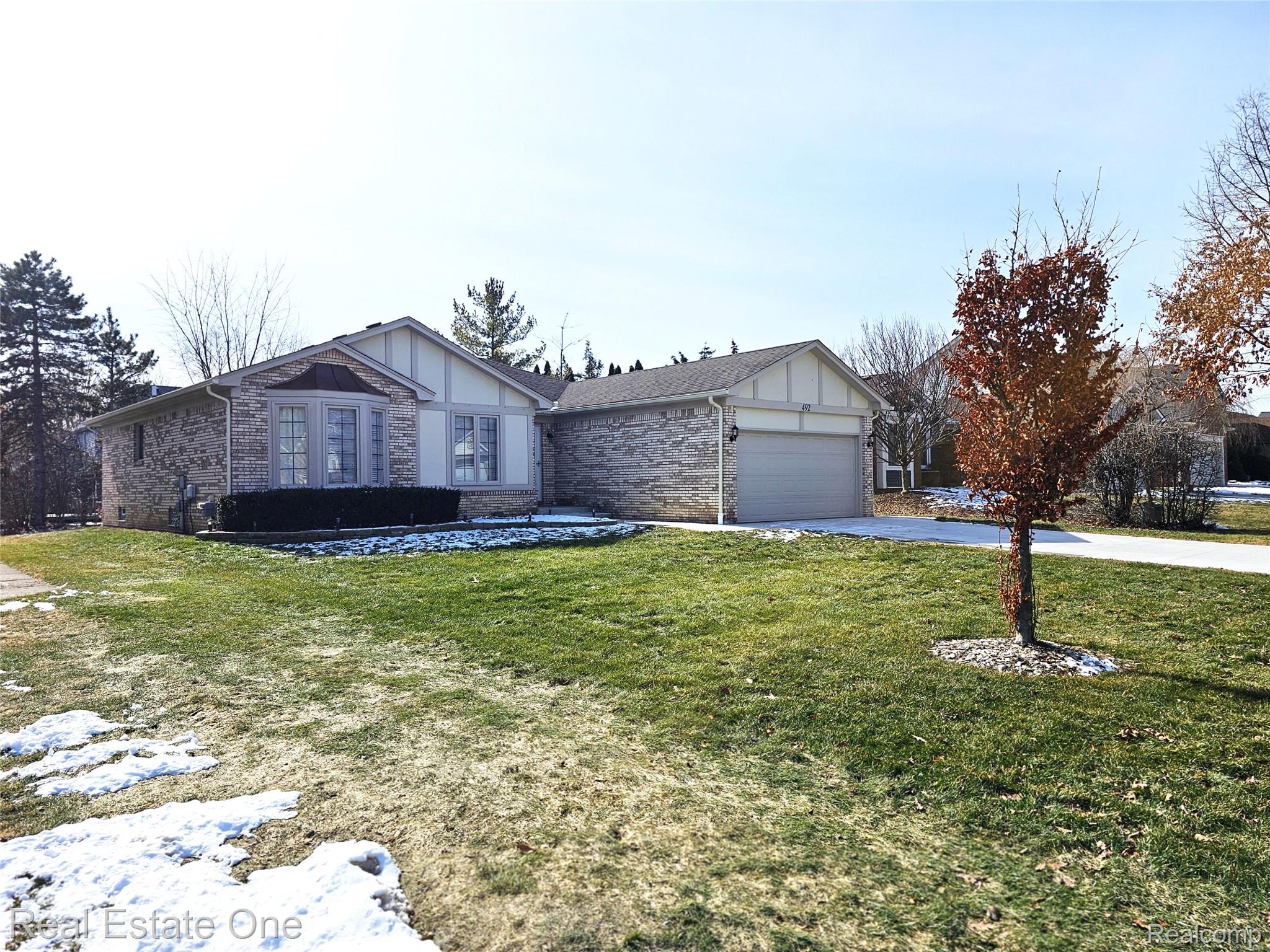 492 BUTTERCUP Drive