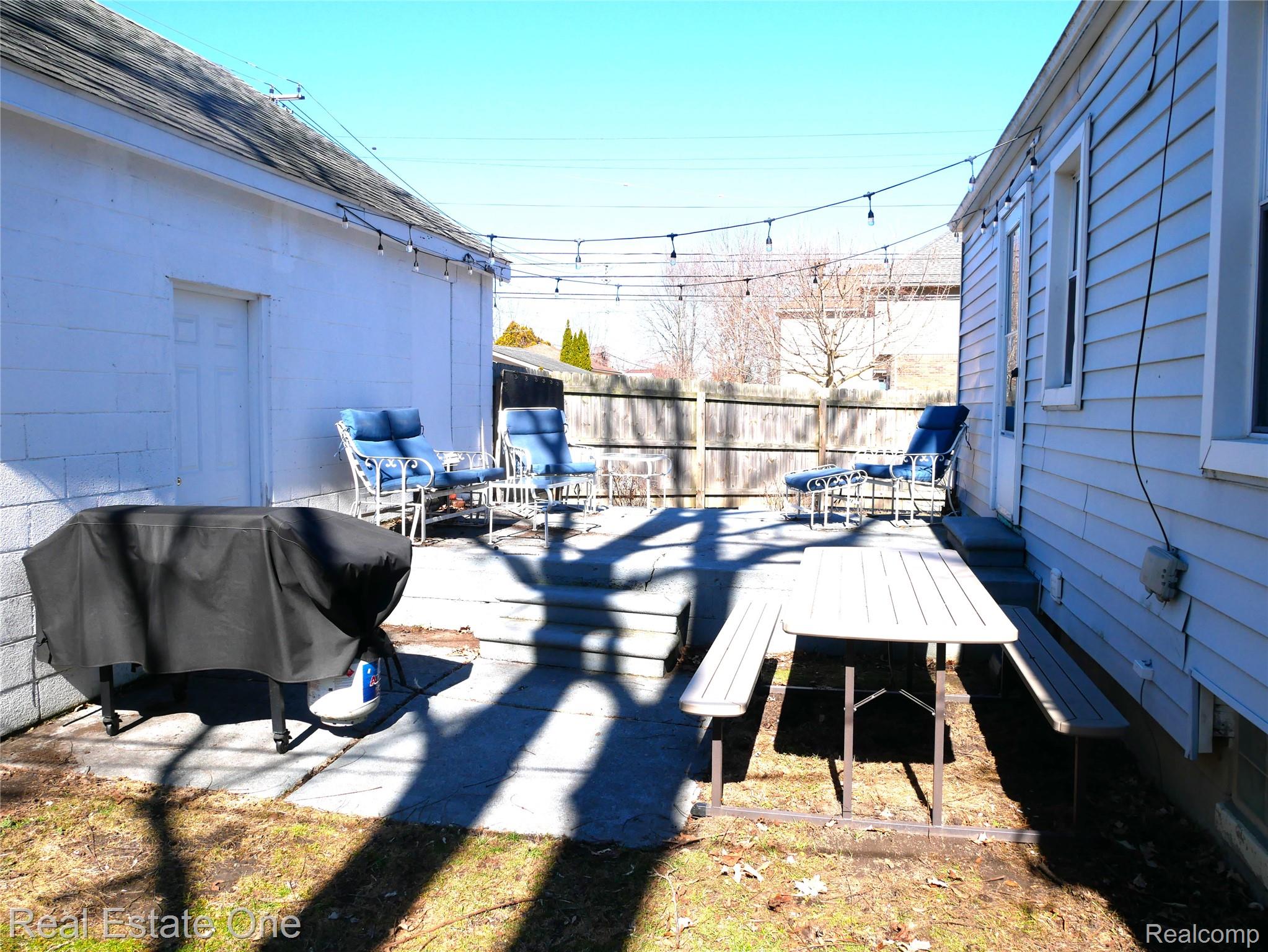 2881 Ellwood Avenue
