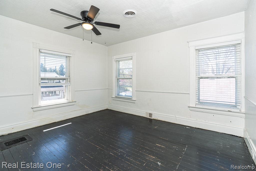 40 Moser Place
