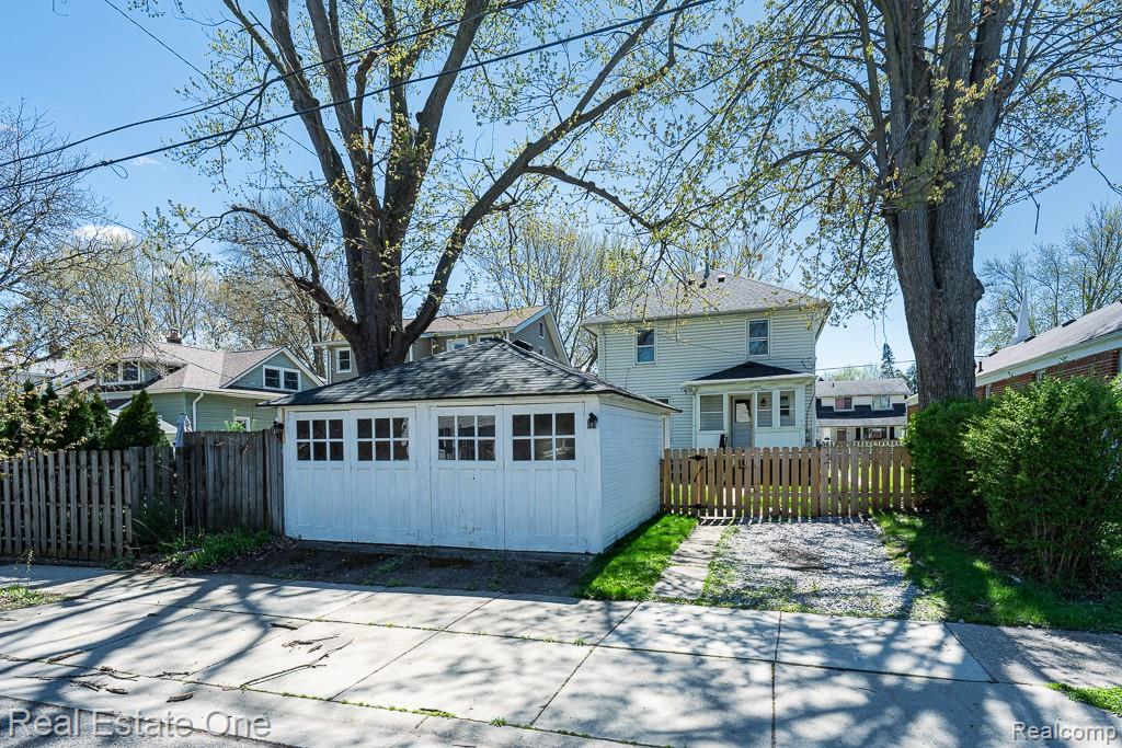 40 Moser Place