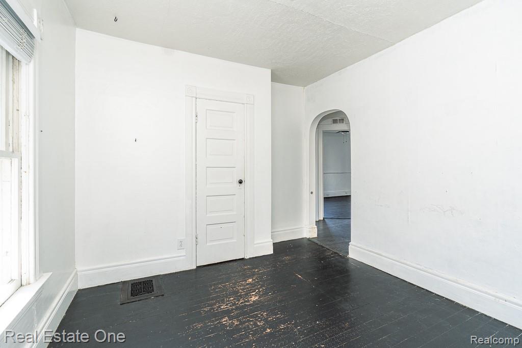40 Moser Place