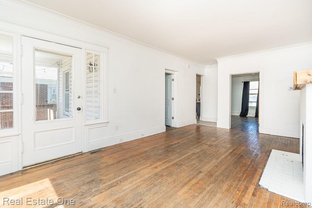 40 Moser Place