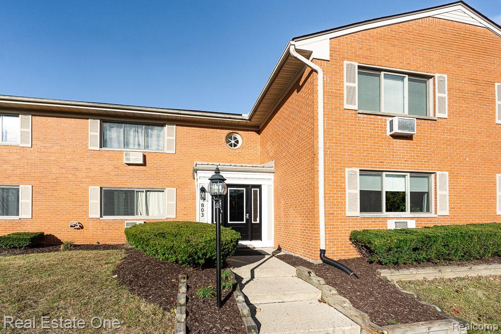 803 PLATE Street Unit: 204
