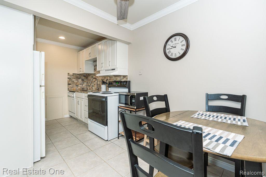 803 PLATE Street Unit: 204