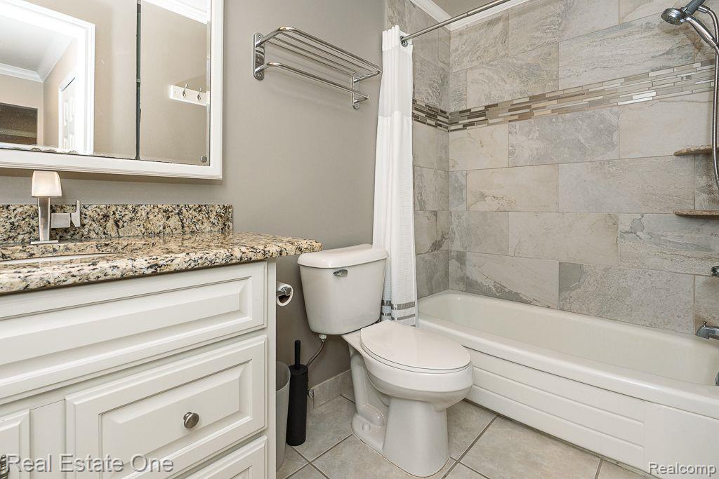 803 PLATE Street Unit: 204