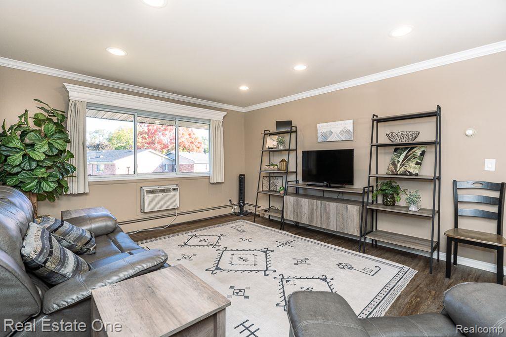 803 PLATE Street Unit: 204
