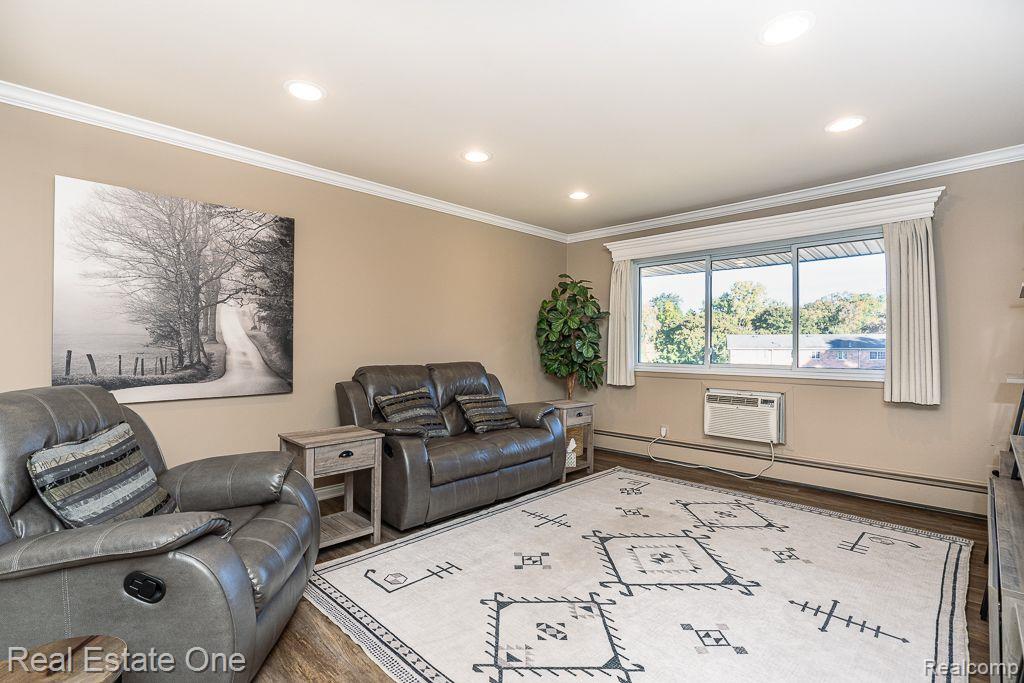 803 PLATE Street Unit: 204