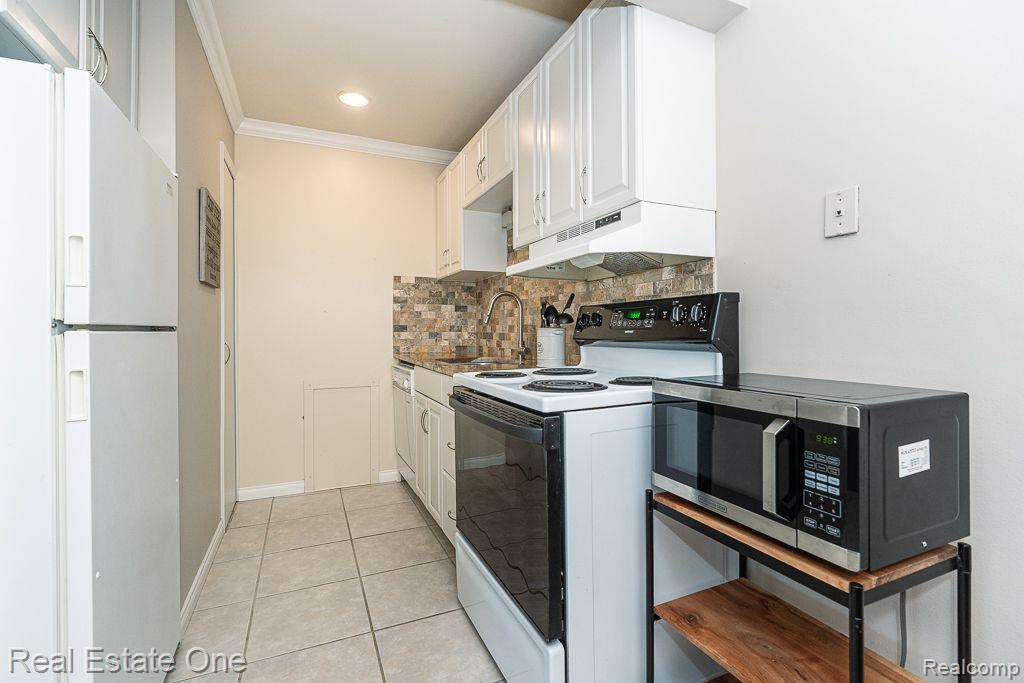 803 PLATE Street Unit: 204