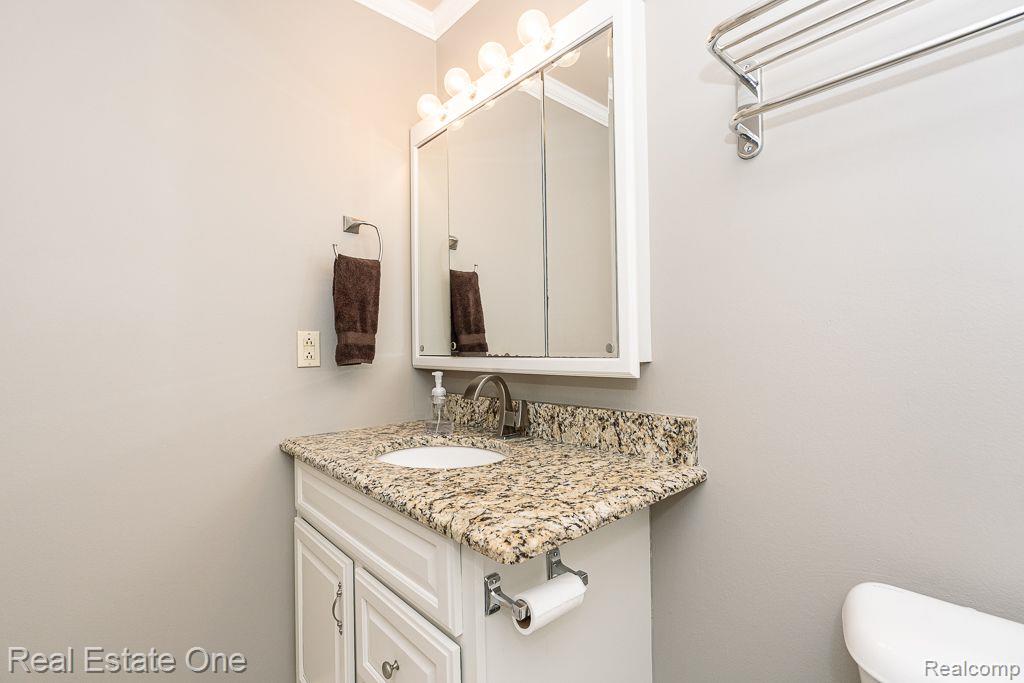 803 PLATE Street Unit: 204